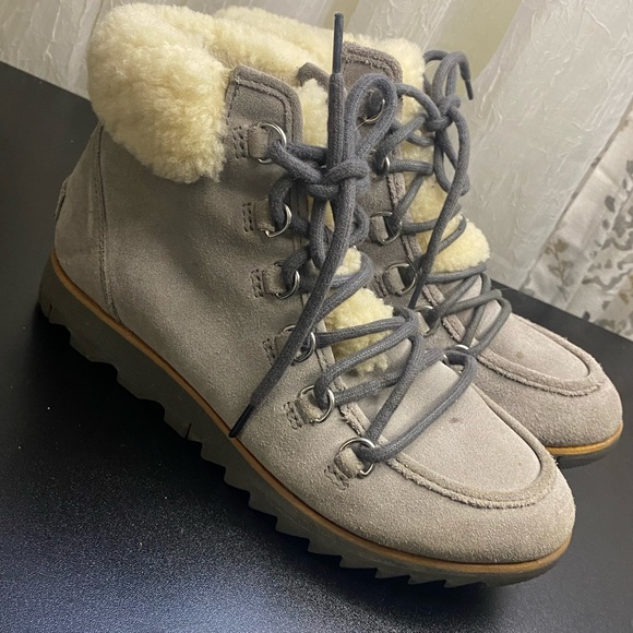 Sorel Harlow Women’s Size 7 Lace Cozy Waterproof Leather Shearling Booties Boots - Picture 1 of 7